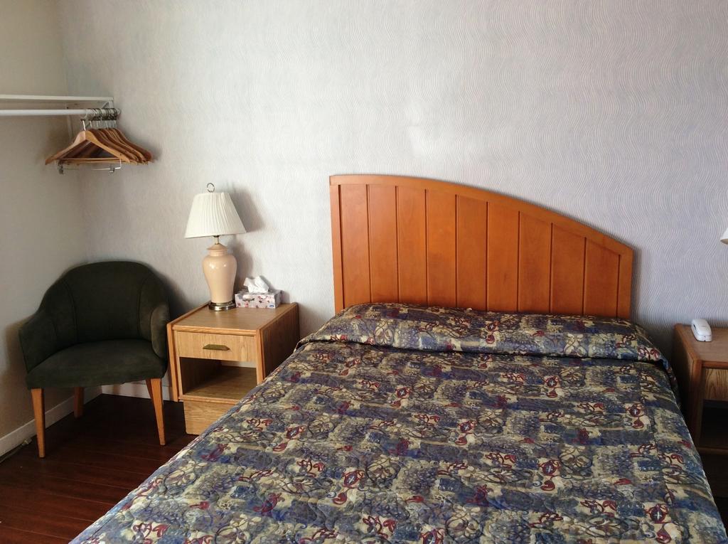 Motel Saint Bruno Saint-Bruno-de-Montarville Quarto foto