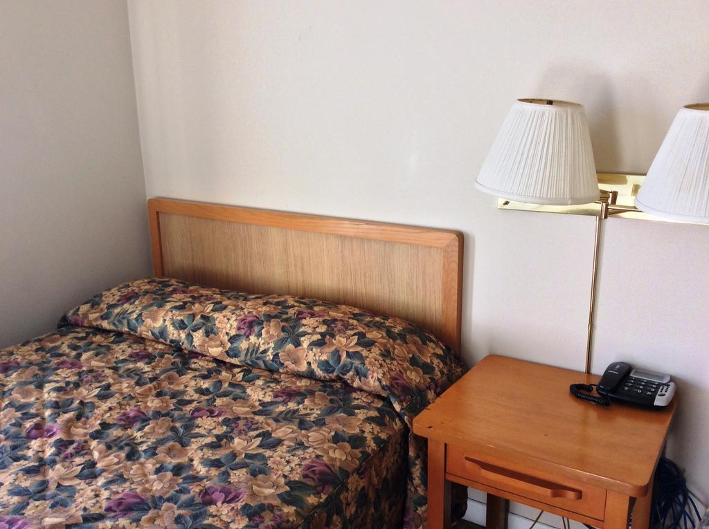 Motel Saint Bruno Saint-Bruno-de-Montarville Quarto foto
