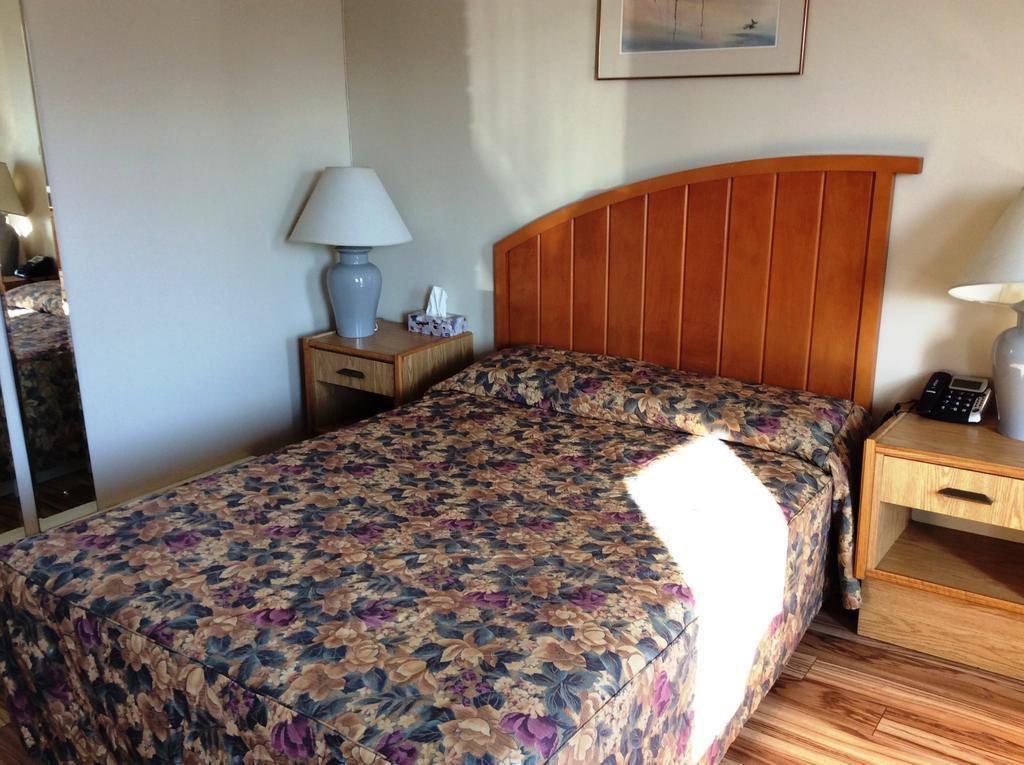 Motel Saint Bruno Saint-Bruno-de-Montarville Quarto foto